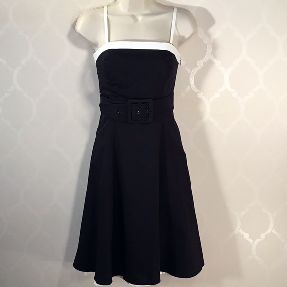 White House Black Market Dresses & Skirts - 🎉HP🎉WHBM BLACK & WHITE DRESS